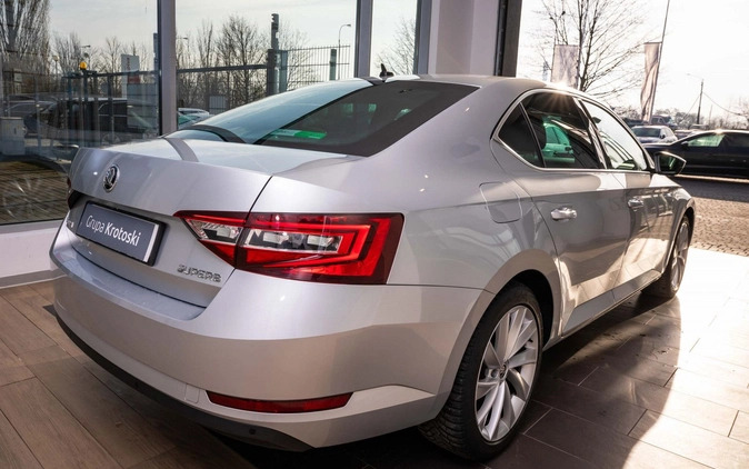 Skoda Superb cena 99500 przebieg: 121747, rok produkcji 2019 z Łódź małe 781